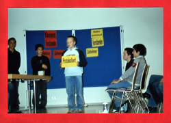 Vorstellung des Klassenrats und Stufenparlaments während einer Veranstaltung in Neuwied im November 05.