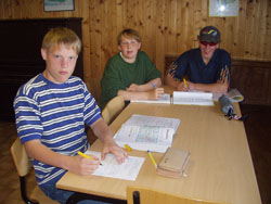 Nach der Fahrt ist vor der Fahrt - die Schüler schreiben ihren Abschlussbericht.